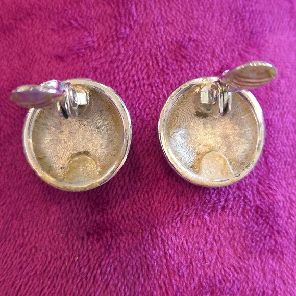 Vintage Monet Brushed Silver Round Clip on Earrings, Signed - Picture 3 of 3